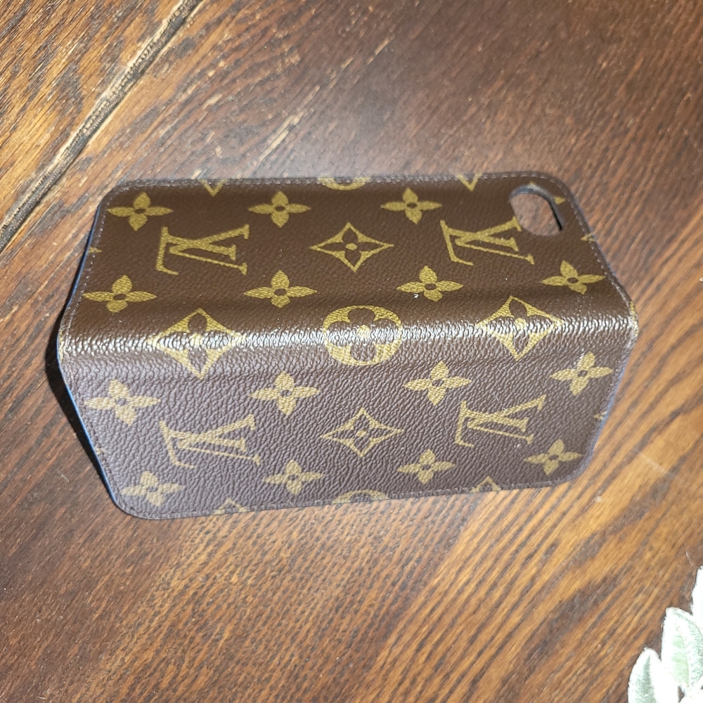 Louis Vuitton Monogram Phone Case - Picture 2 of 11